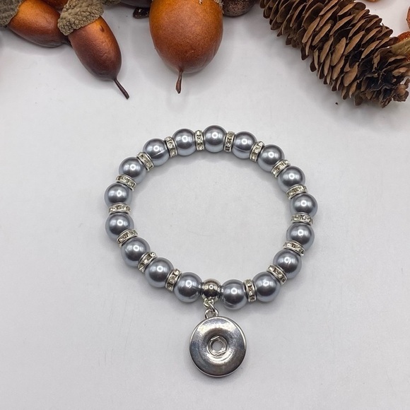Silver Pearls Snap Jewelry Bracelet w/ Holiday Snowflake Snap SMALL Wrist NWT - Picture 4 of 9